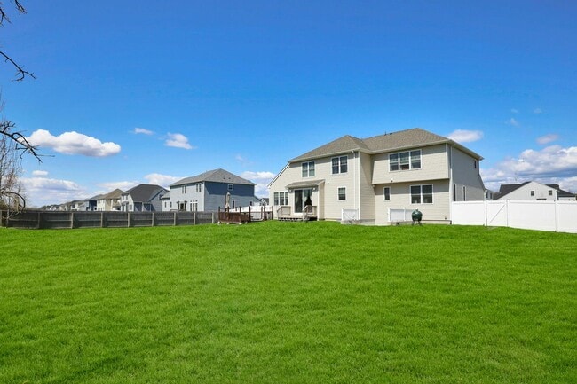 Building Photo - 27 Country View Ln