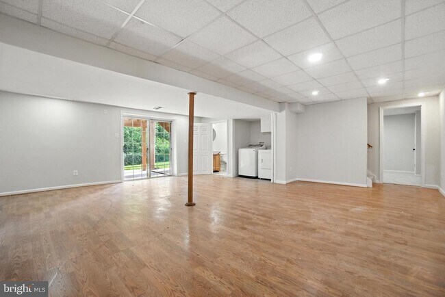 Building Photo - 4739 Bates Dr