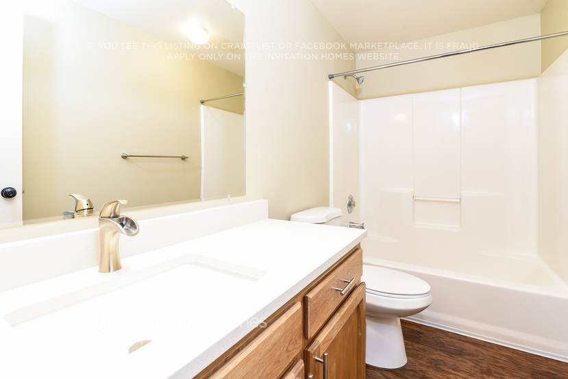 Building Photo - 18511 E Country Club Dr