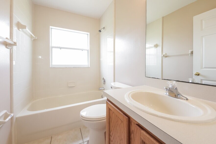 Building Photo - 13206 Moonflower Ct