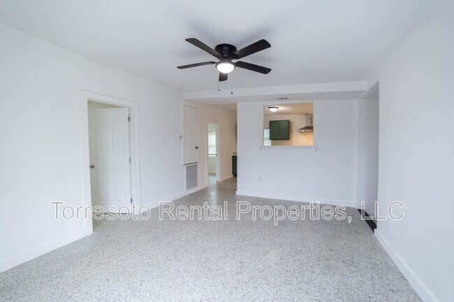 Building Photo - 823 N Trinity