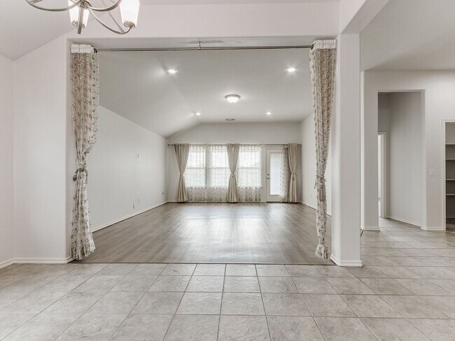 Building Photo - 15704 Caney Dr