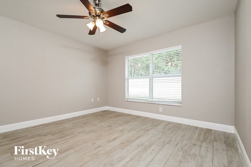 Building Photo - 11202 Hidden Breeze Dr