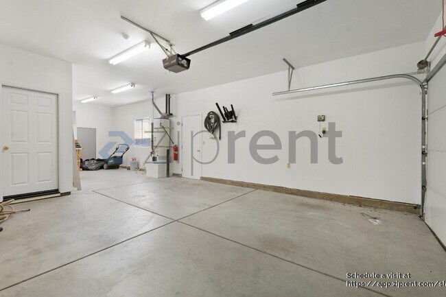 Building Photo - 1918 Ajay Dr