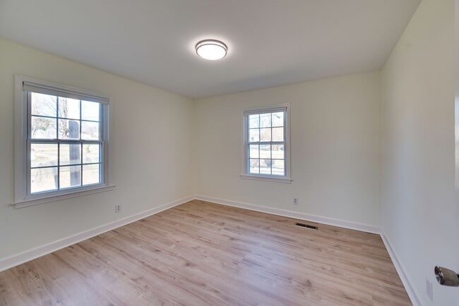 Building Photo - 534 Wanda Dr