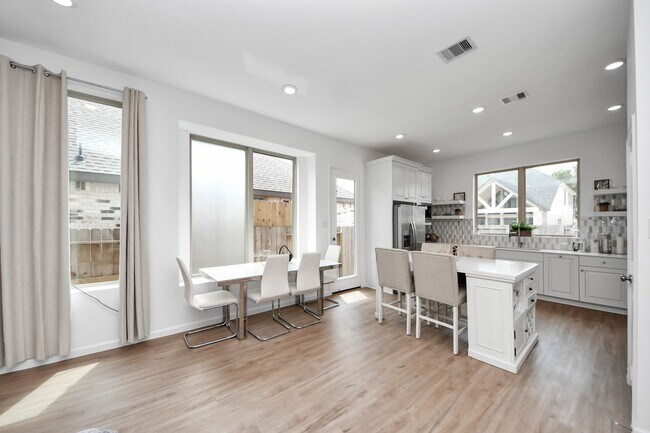Building Photo - 309 Violet Crown Ln