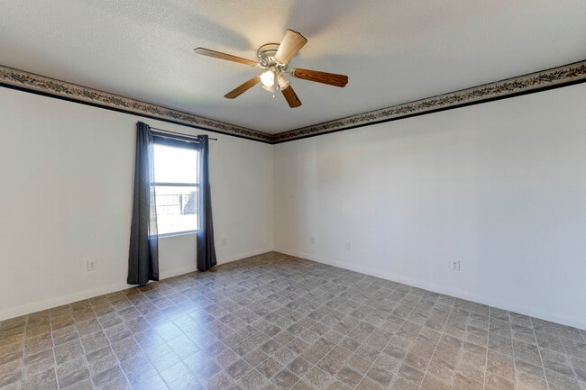 Building Photo - 4201 Thunder Creek Dr