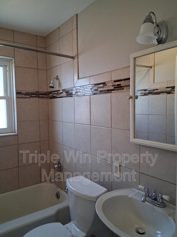 Building Photo - 313 Carthage Ave