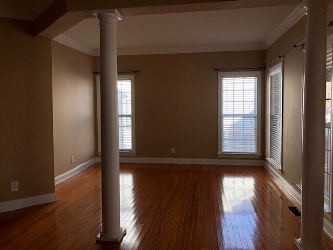 Building Photo - Fabulous home! 5 Bedrooms, 4 Bathrooms!!