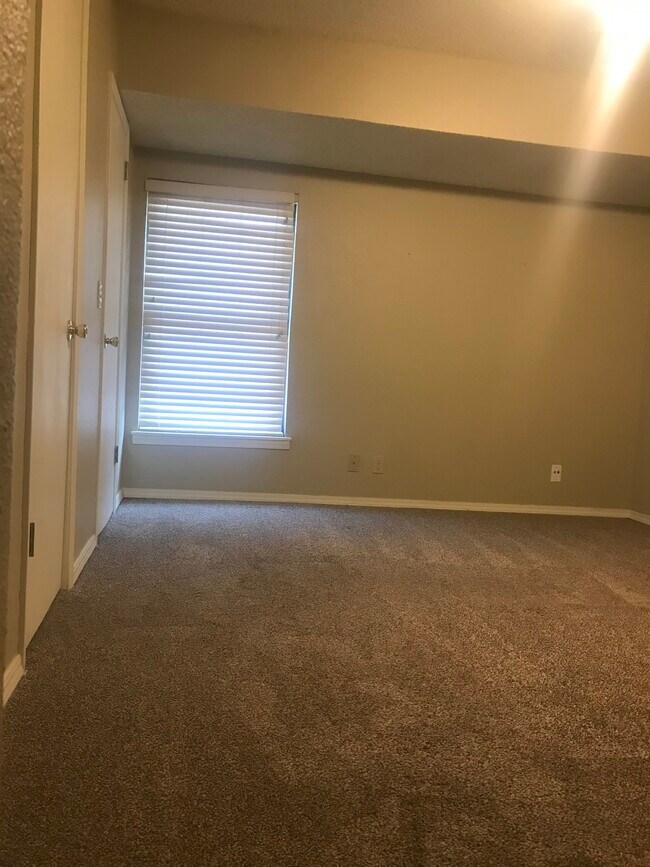 Building Photo - 1201 Sequoyah St