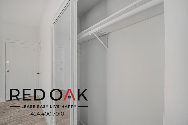 Building Photo - 979 S Oxford Ave