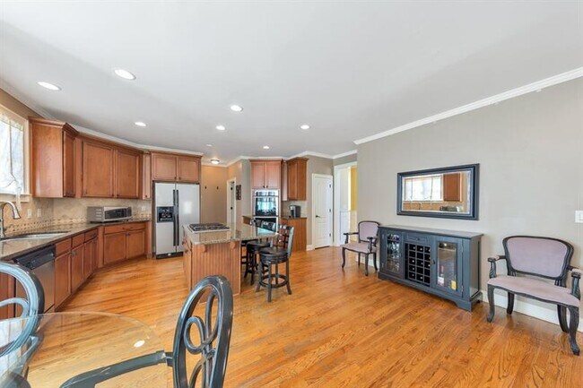 Building Photo - 5024 Glen Forrest Dr