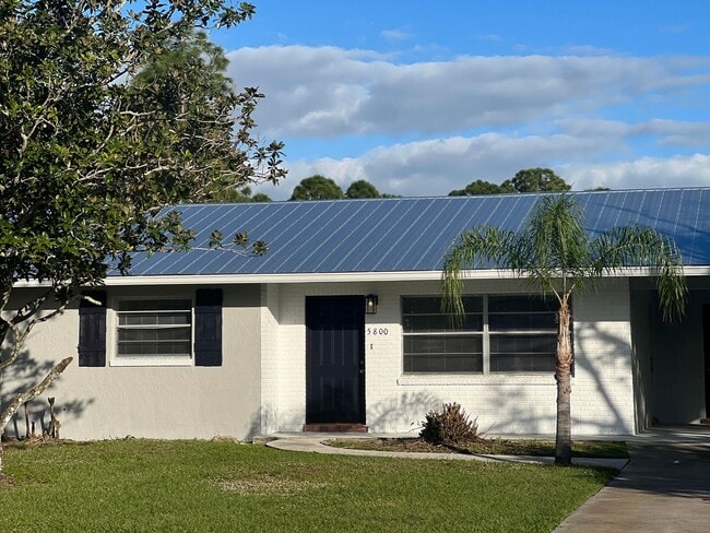 Building Photo - ~~3/1.5 Single Family Home~~   *PRICE REDUCTION*