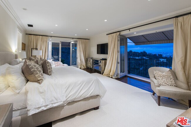 Building Photo - 980 Stradella Rd