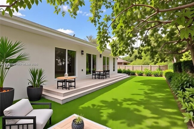 Building Photo - 2251 SW 20th St