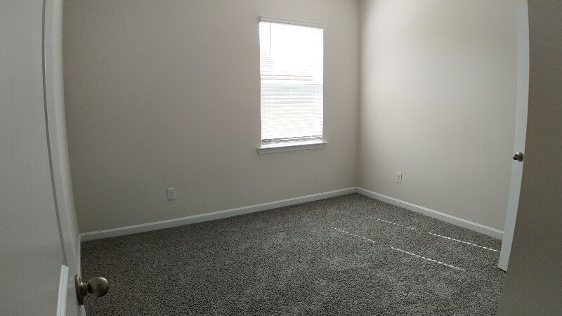 Building Photo - 225 Mosby Dr