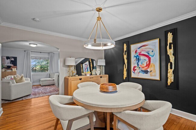 Building Photo - Spacious Townhome Available in Downtown Gr...