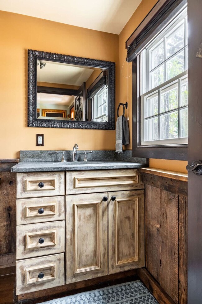 Building Photo - 15 Ferry St