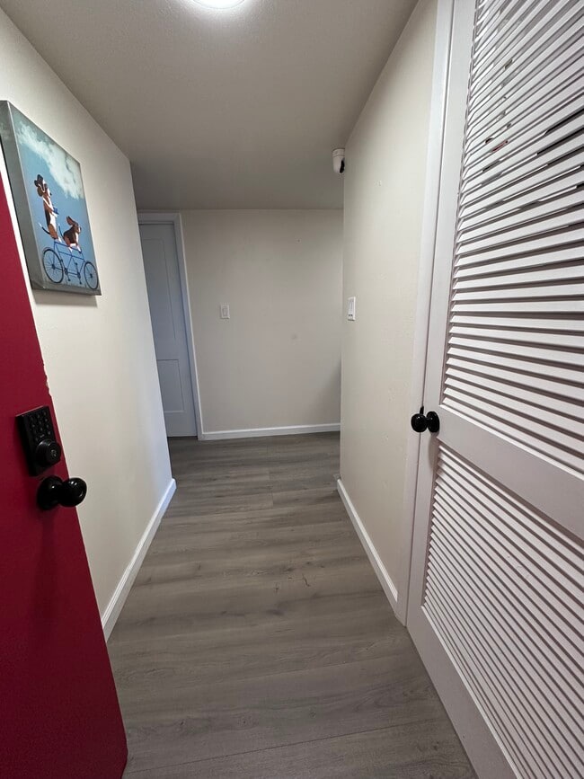 Building Photo - 602 Lakeview Cir SE