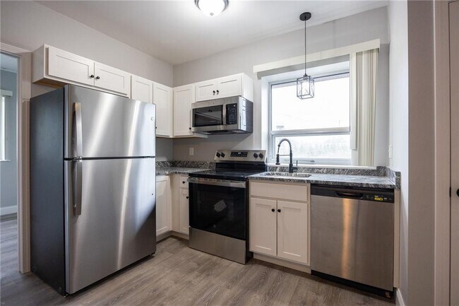 Primary Photo - 6899 Post Rd