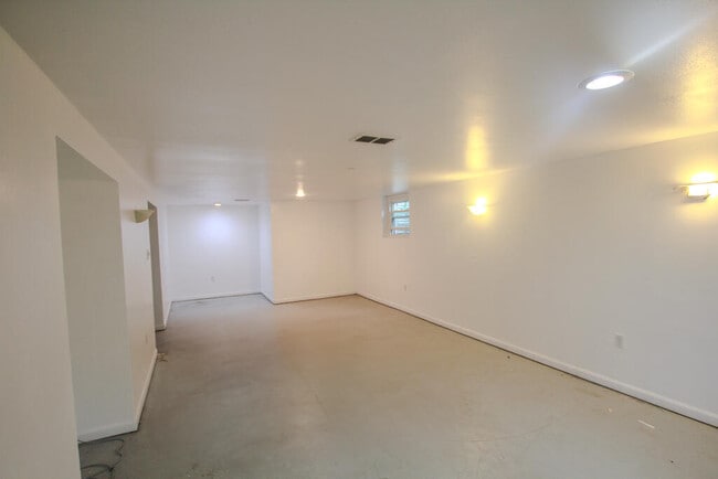 Building Photo - 5017 N Bay Ridge Ave