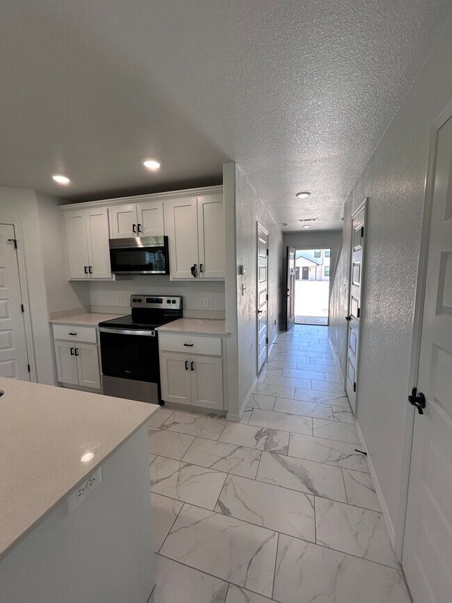 Building Photo - COX-NORTHRIDGE DR-2