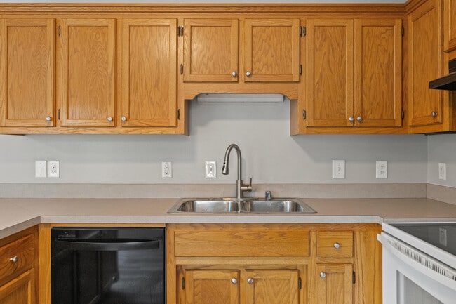 Building Photo - 1060 Butler Dr