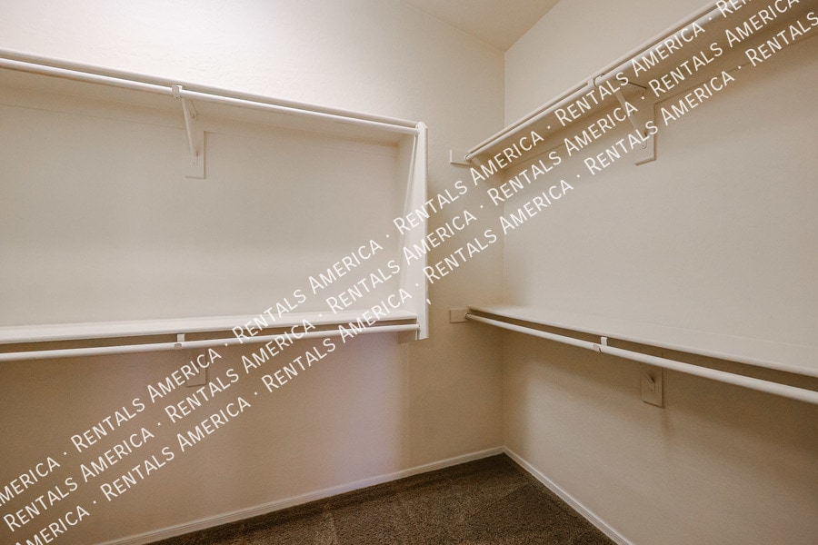 Building Photo - 4325 W Powell Dr