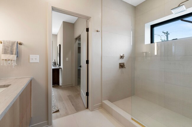 Building Photo - 537 E 19th St