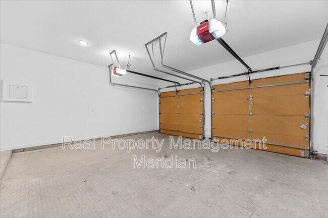 Building Photo - 14928 Belclaire Ave