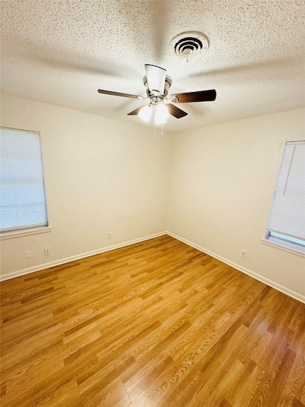 Building Photo - 1521 Longview St