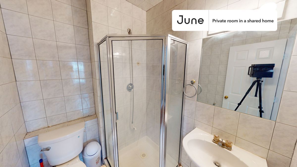 Building Photo - Room in Shared 4 bed/2 bath home