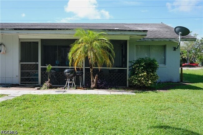 Building Photo - 257 Cape Coral Pkwy E