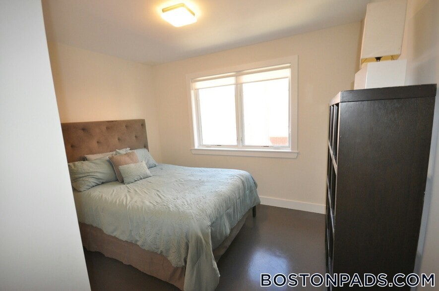 Building Photo - 659 Massachusetts Ave