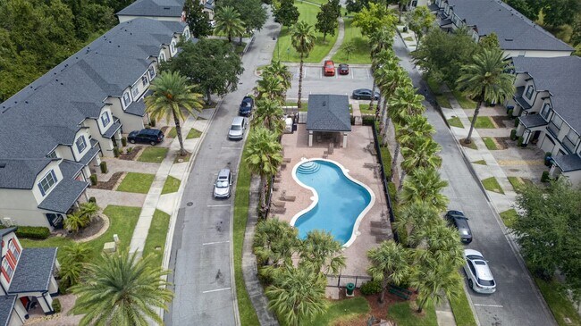 Building Photo - 10411 Park Commons Dr
