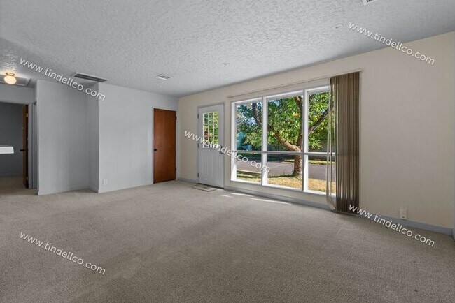 Building Photo - Charming 2-Bedroom Home with Fenced Yard in St. Johns - Pets Welcome!