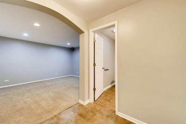 Building Photo - 3 Meadow Lane, Oakwood Hills, IL, 60013