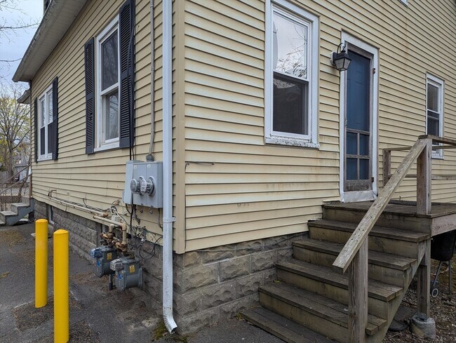 Building Photo - 112 King St