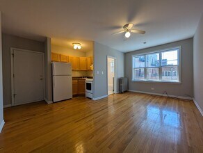 Building Photo - 910 W Dakin St
