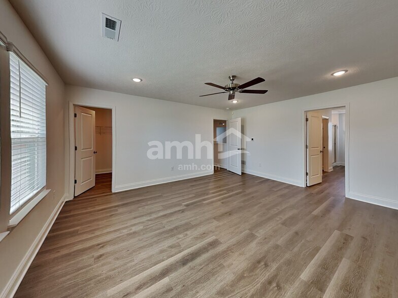 Building Photo - 1112 Heritage Blvd