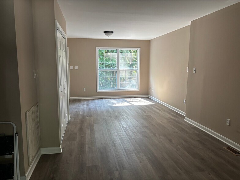 Building Photo - 8517 Kangaroo Ct