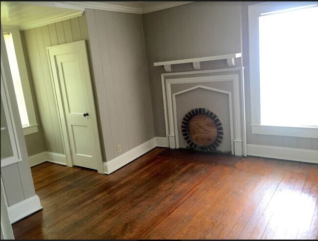 Building Photo - 126 Tallulah Street