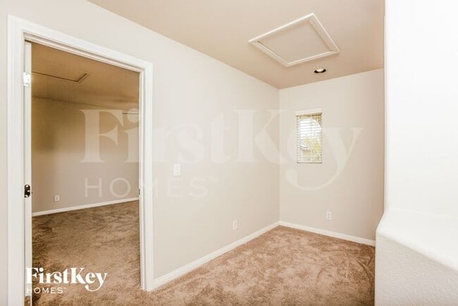 Building Photo - 10550 W Gilmore Ave