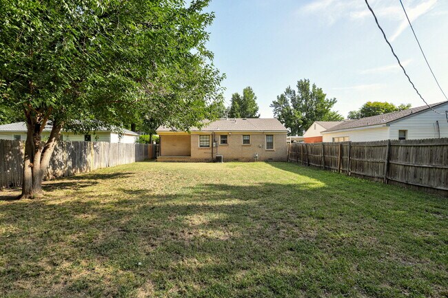 Building Photo - 912 Garver St