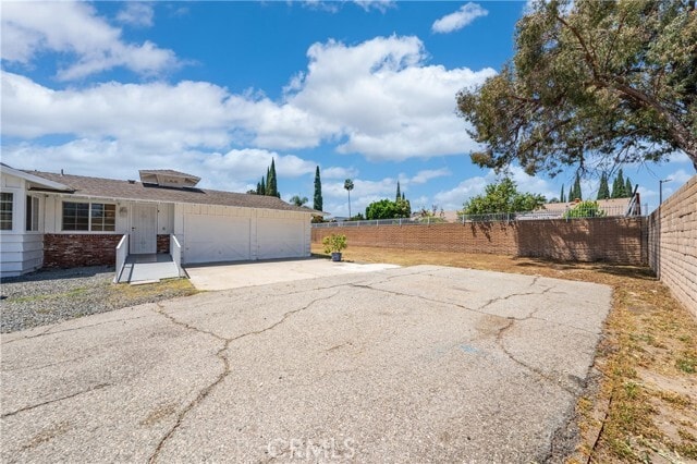 Building Photo - 1345 S Jellick Ave