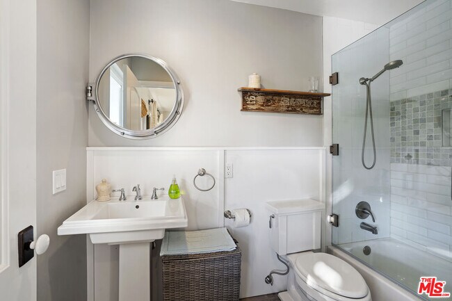 Building Photo - 6363 Zumirez Dr