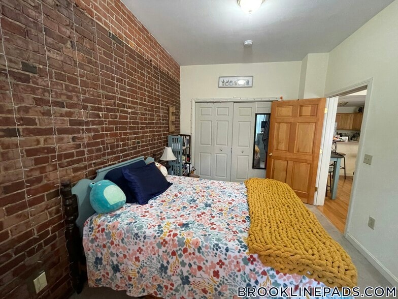 Building Photo - 1406 Beacon St