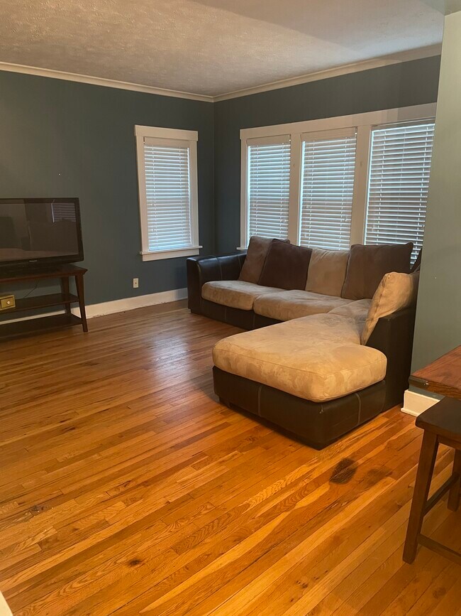 Building Photo - 818 S 37th Ave