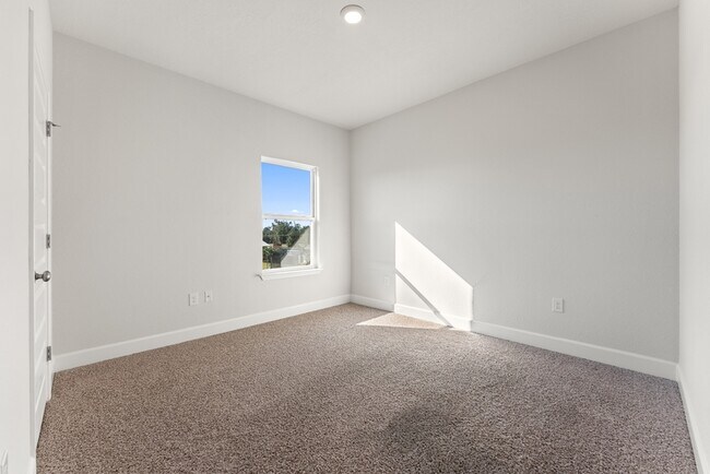 Building Photo - 3000 Rachel Pl