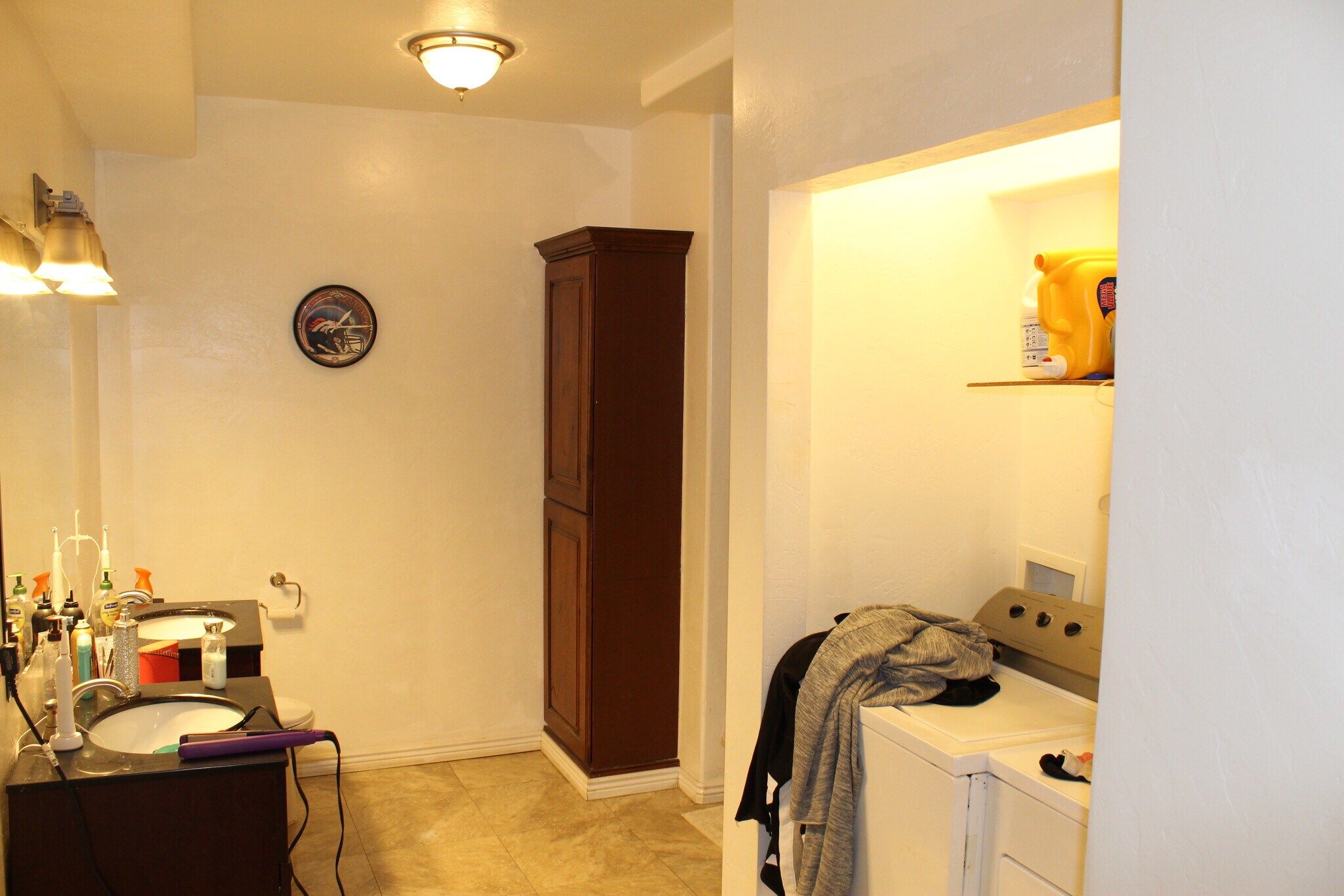 Building Photo - 1410 Canyon Dr